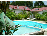 piscine berceuse crole bungalow vacances
